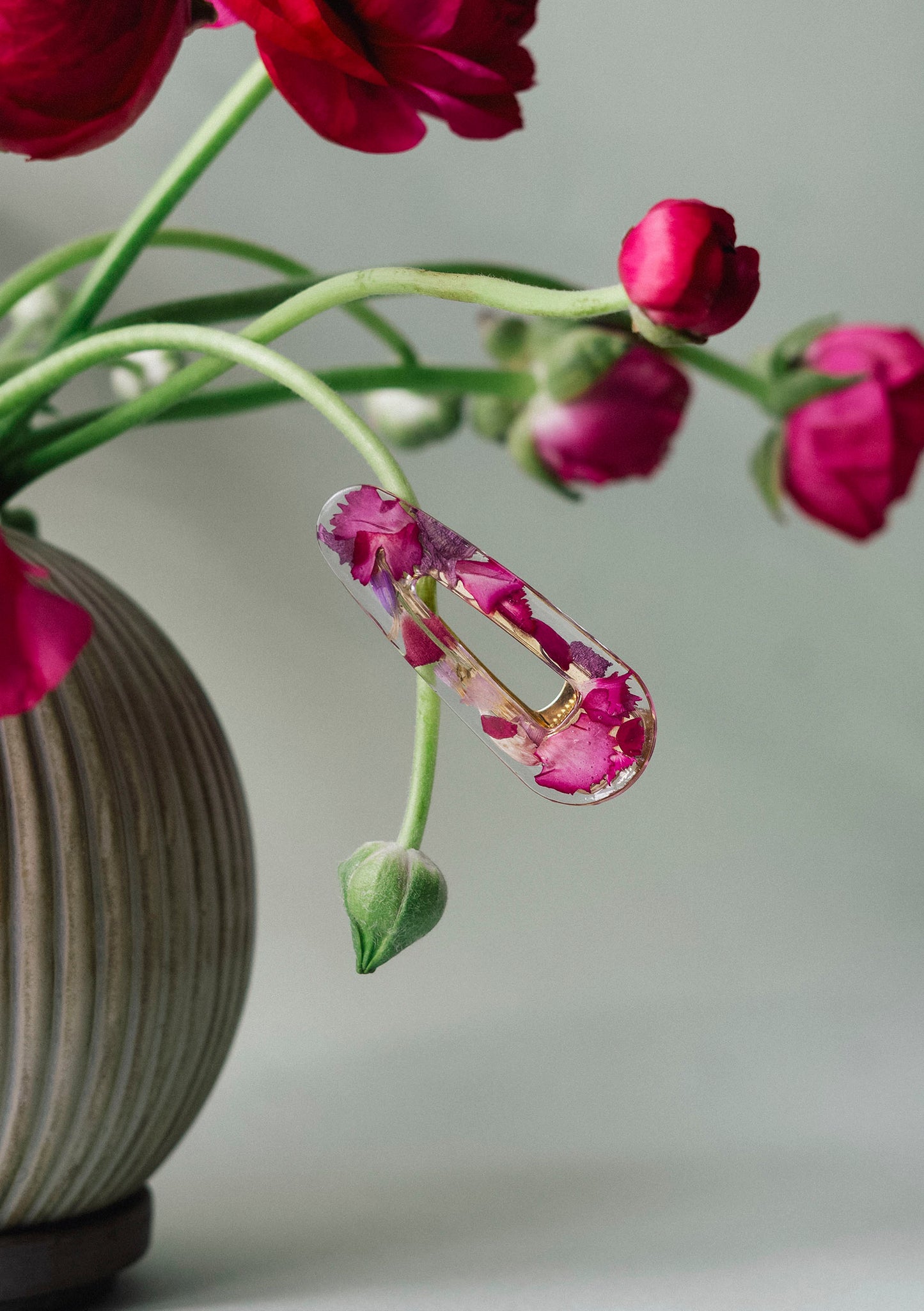 Leinikki, Ranunculus - Hair clip from real flowers