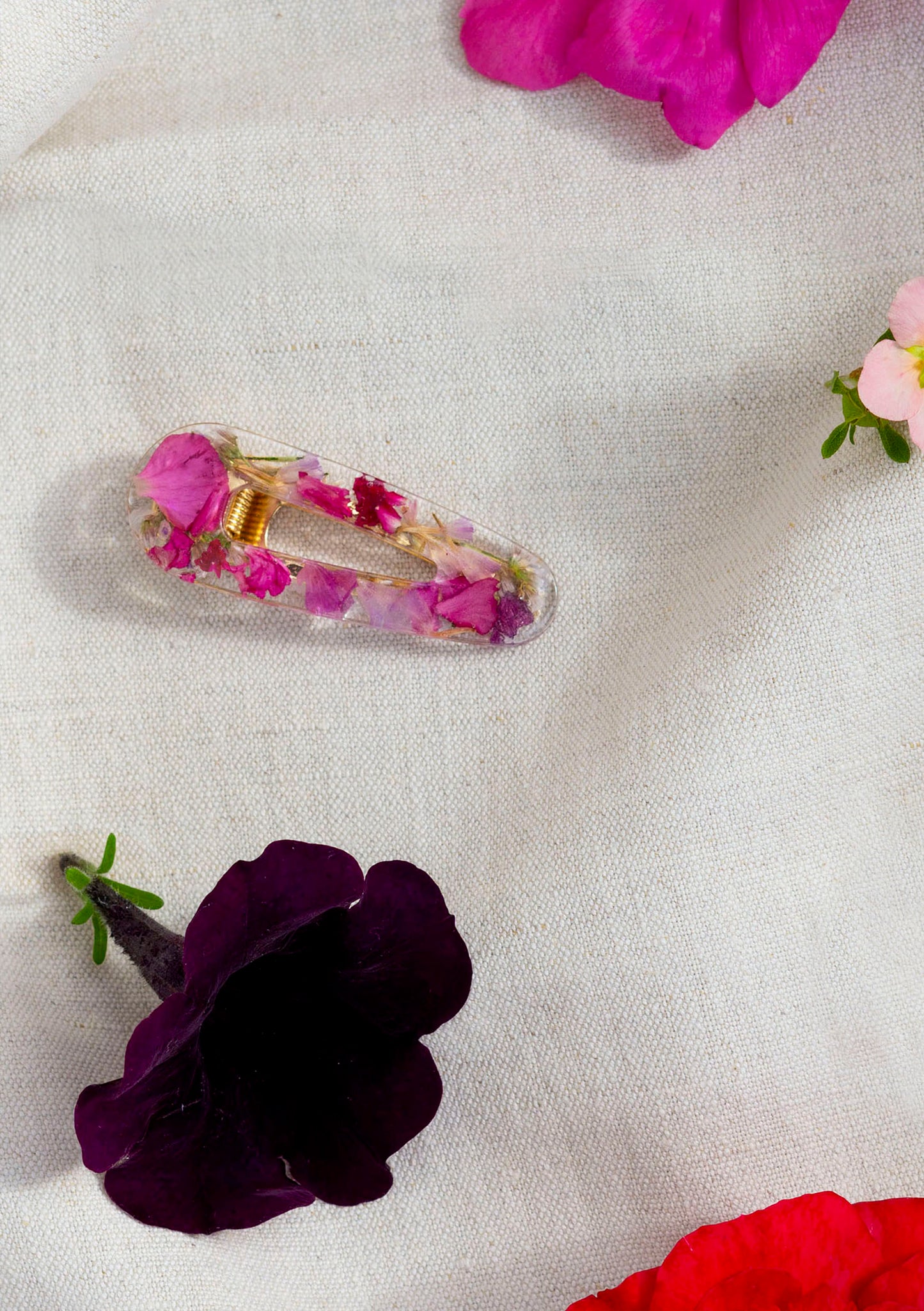 Leinikki, Ranunculus - Hair clip from real flowers